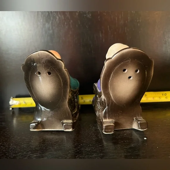 Old Couple Rocking Salt & Pepper Set - Picture 3 of 6
